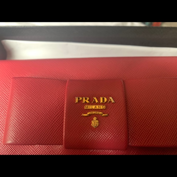 Gorgeous! Authentic Pink Prada Wallet - Picture 2 of 13